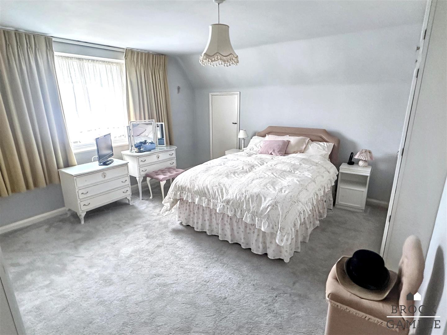 2 Bedroom House. Babylon Way in Eastbourne, 19